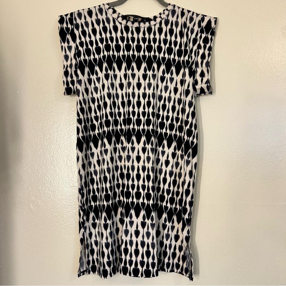 Jennafer Grace cream and navy tunic top with capped sleeves and waist tie